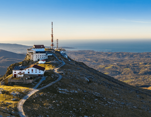 La Rhune : La Randonnée la Plus Facile des Pyrénées en 2025