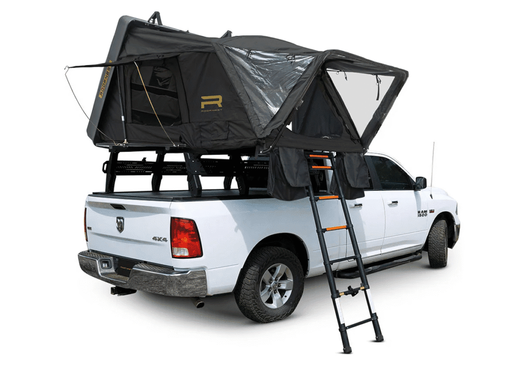Tente de toit Roofnest Condor 2 XL déployée sur un 4x4, vue latérale avec échelle
